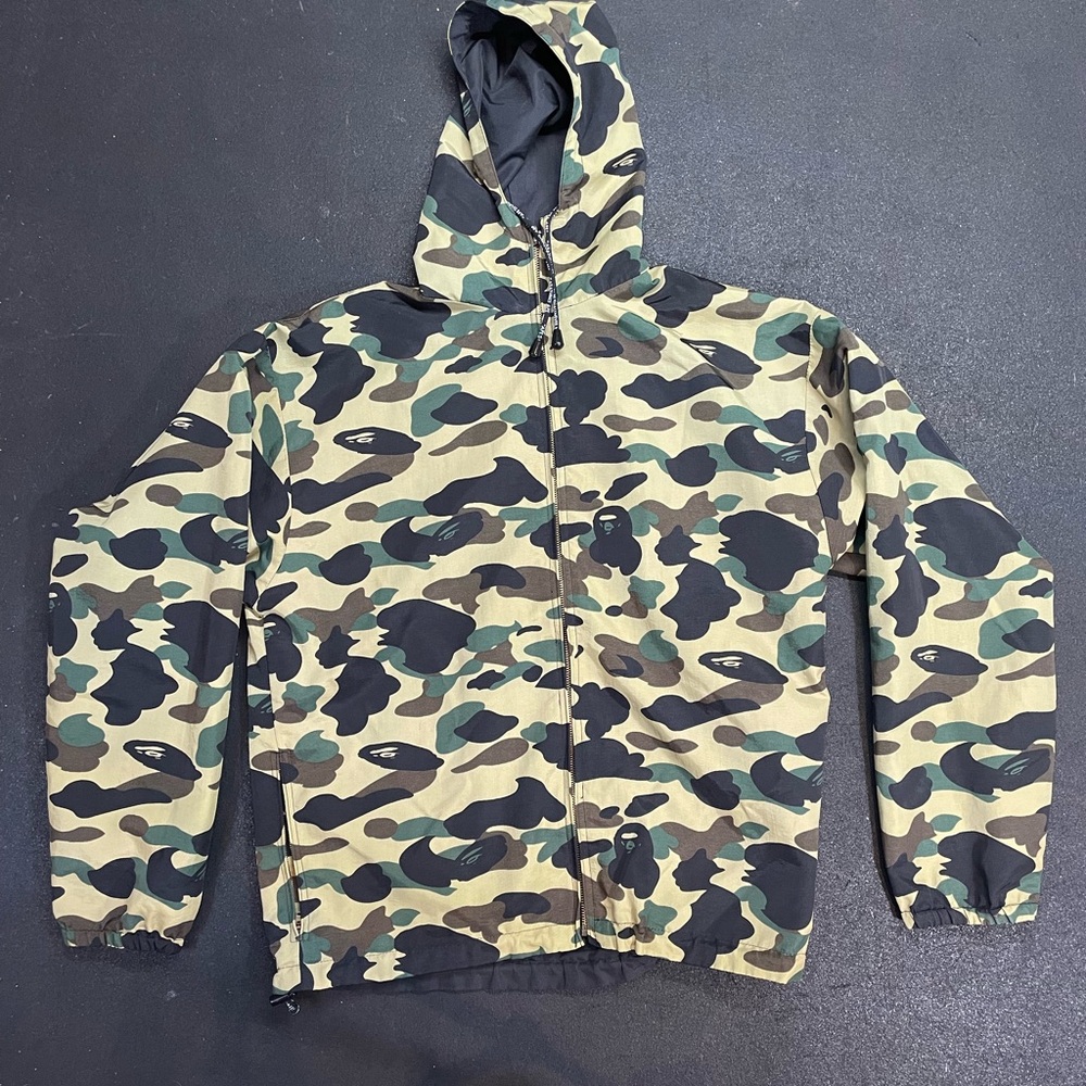 Bape reversible vintage windbreaker size medium made in Japan green camo